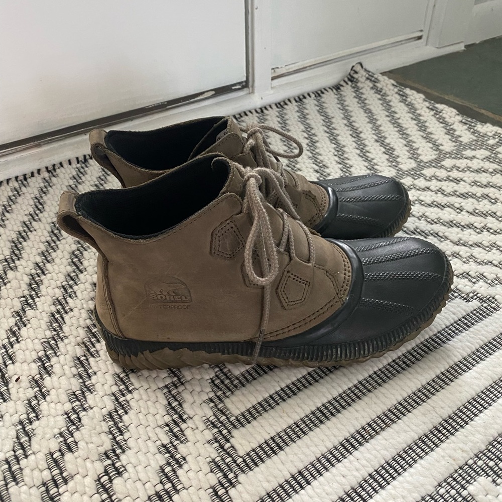 SOREL Womens Out and About Boot - Size 8